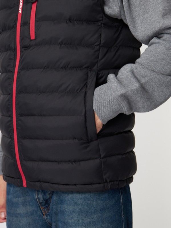 Жилет Alaskan Juneau Vest Black утепленный стеганый черный /красный