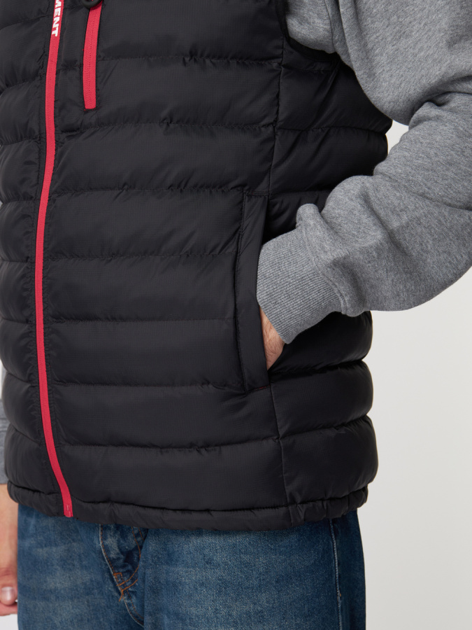 Жилет Alaskan Juneau Vest Black утепленный стеганый черный /красный